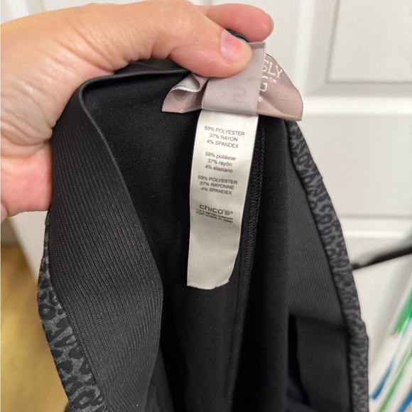 Fabulously Slimming Pants By Chico’s Grey Black Animal Leopard Print Size 2.5 L - Picture 5 of 5